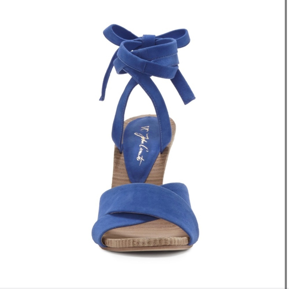 VC John Camuto Blue heels